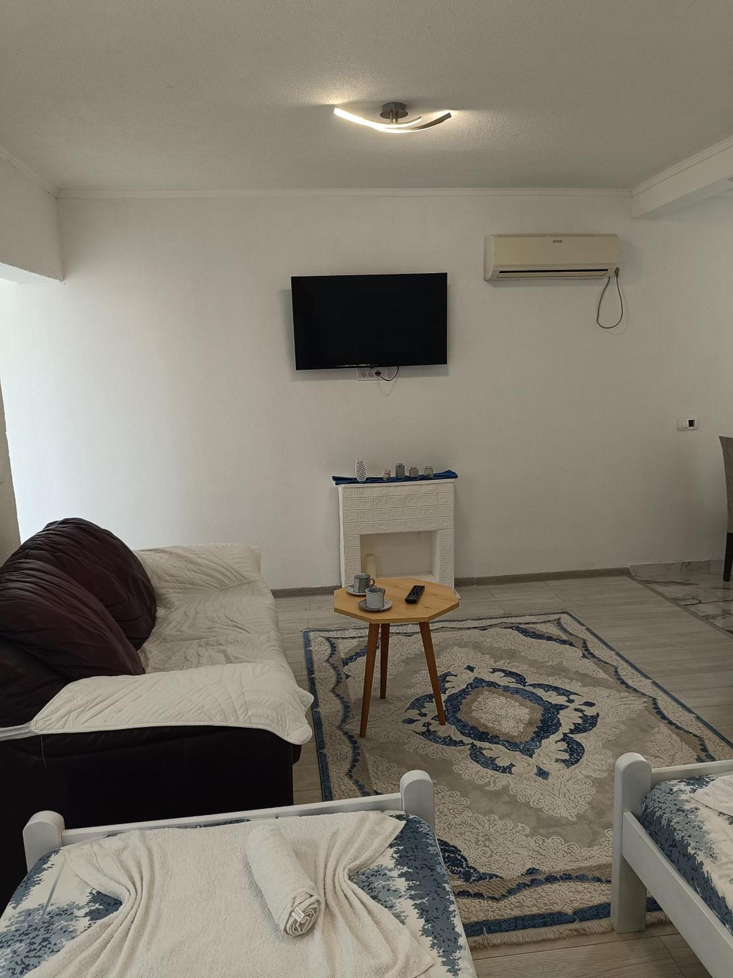 Matija Airport Apartment Mitrovici  المظهر الخارجي الصورة