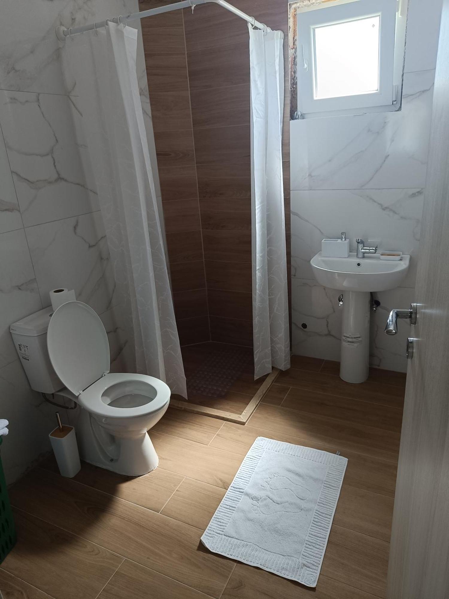 Matija Airport Apartment Mitrovici  المظهر الخارجي الصورة