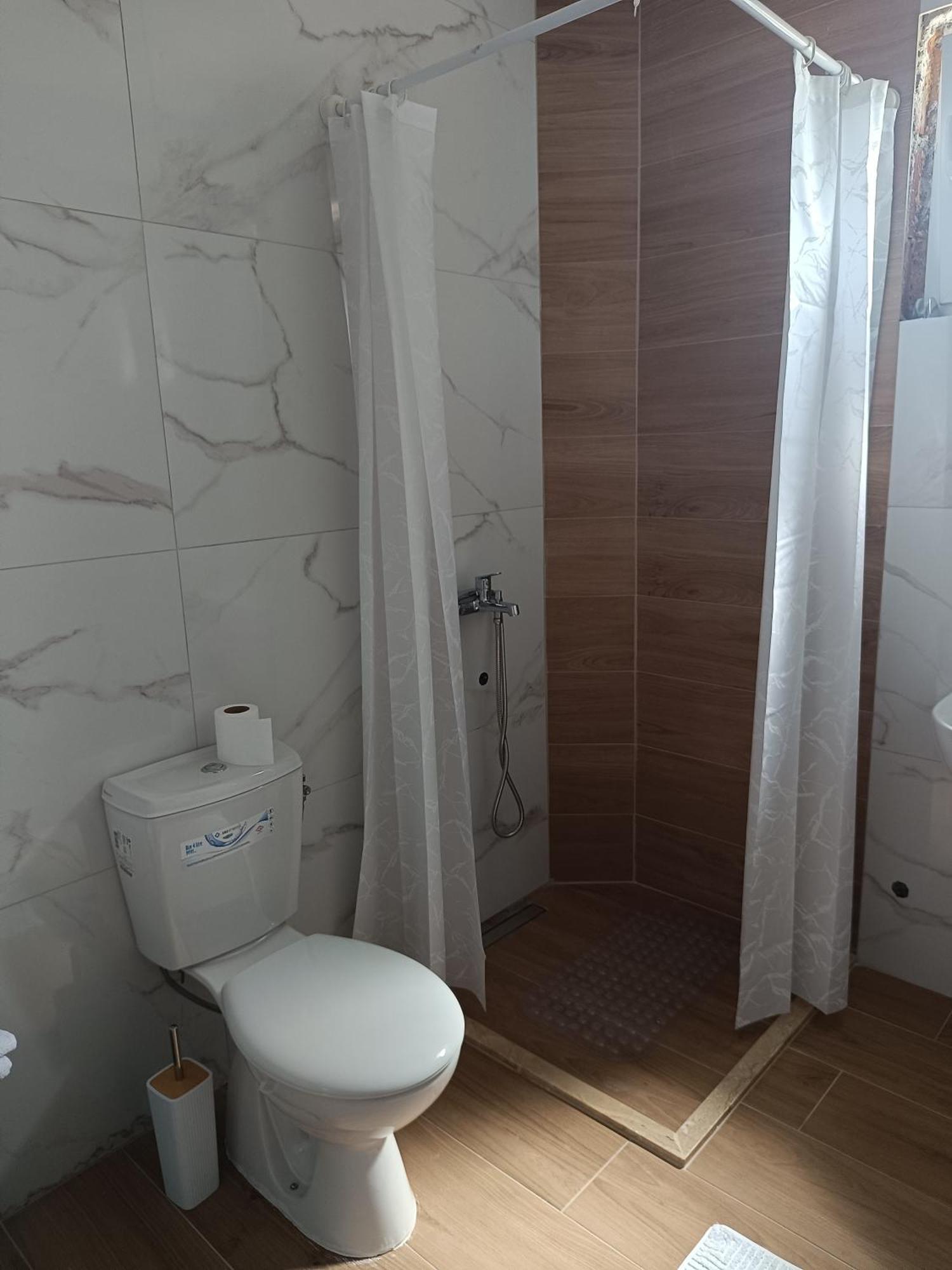 Matija Airport Apartment Mitrovici  المظهر الخارجي الصورة