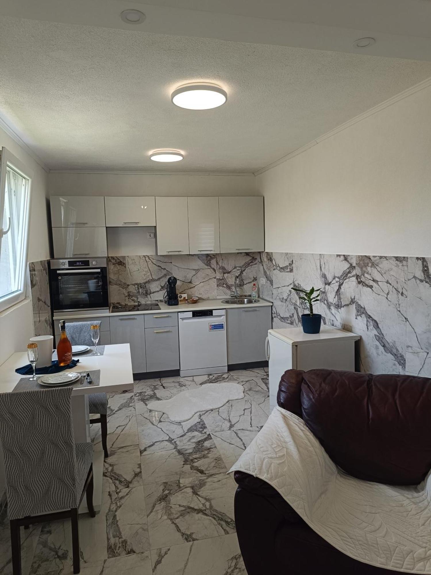 Matija Airport Apartment Mitrovici  المظهر الخارجي الصورة