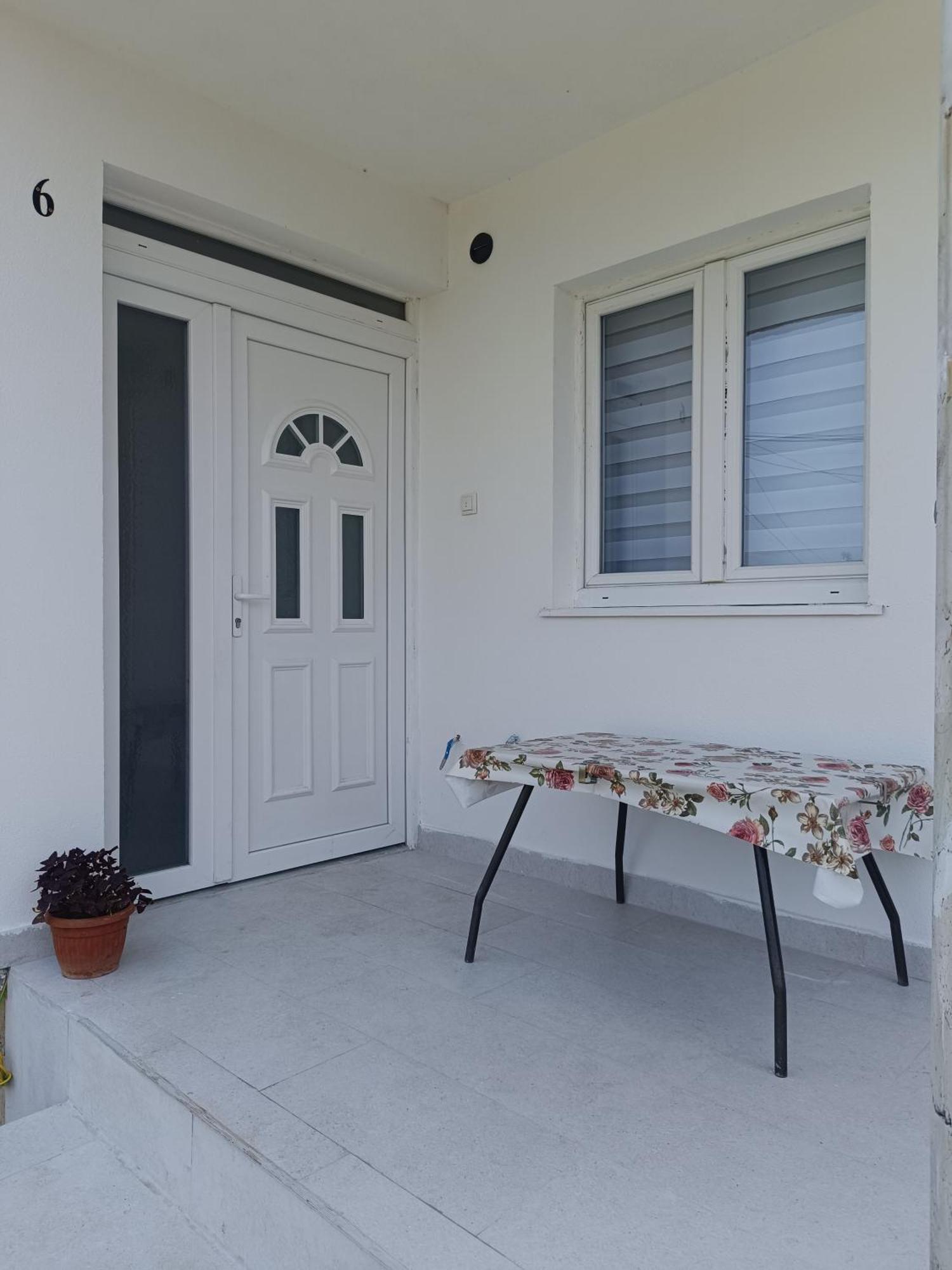 Matija Airport Apartment Mitrovici  المظهر الخارجي الصورة