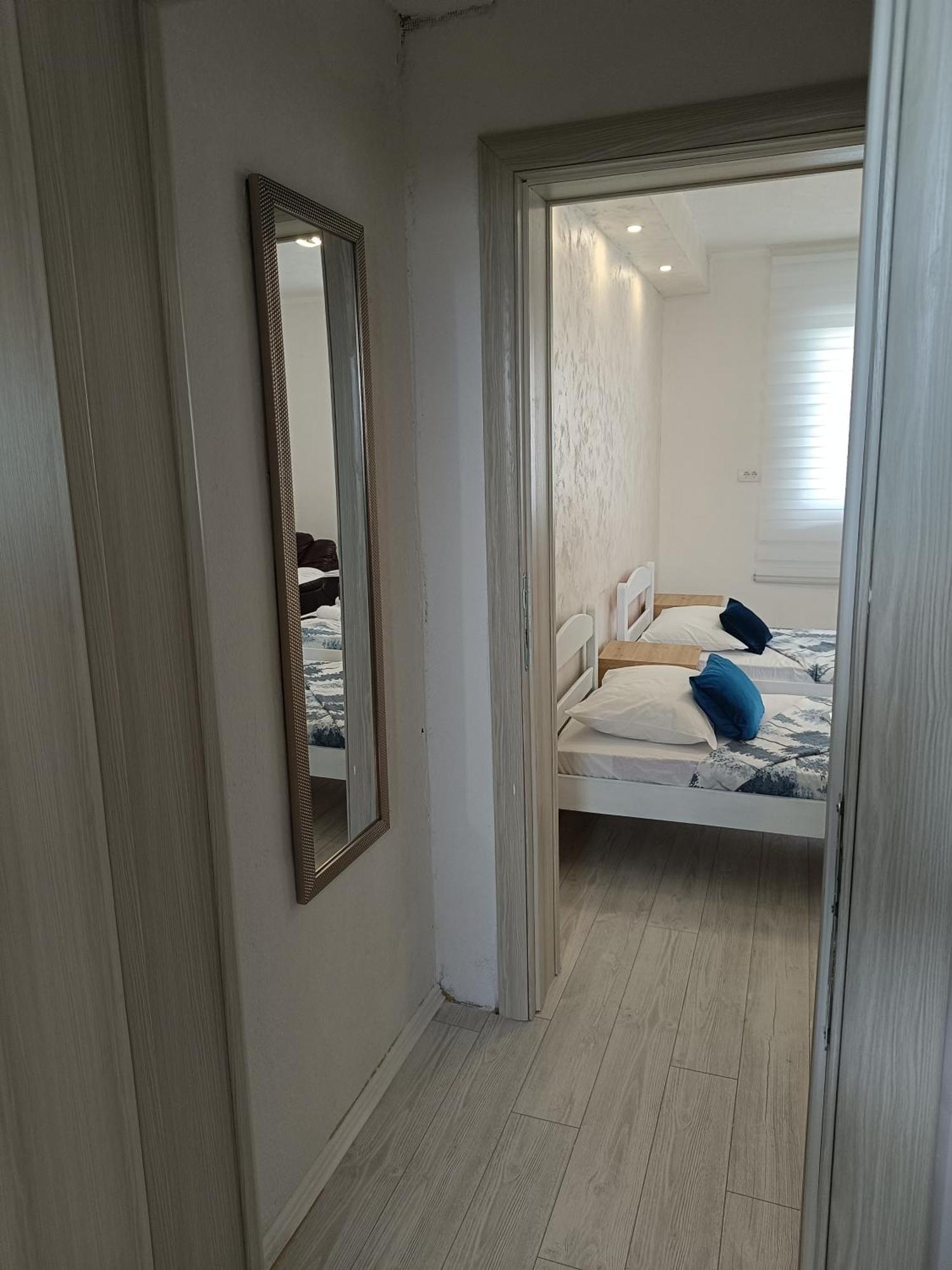 Matija Airport Apartment Mitrovici  المظهر الخارجي الصورة